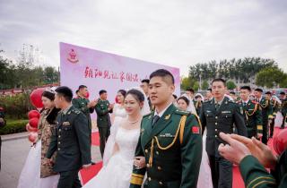 北京市朝阳区举办军人集体婚礼军民同心谱写新时代双拥华章