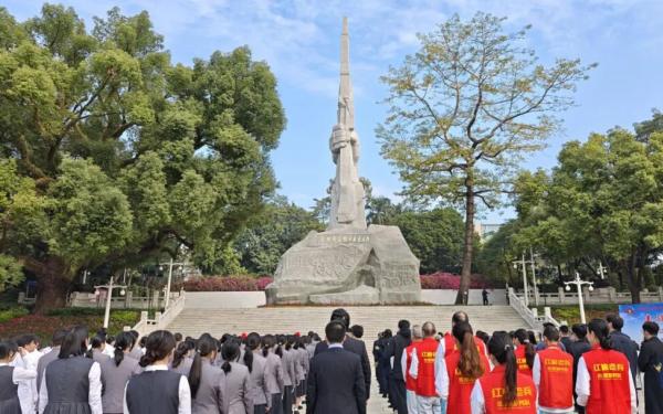 纪念广州起义98周年暨国家公祭日活动在广州起义烈士陵园举行