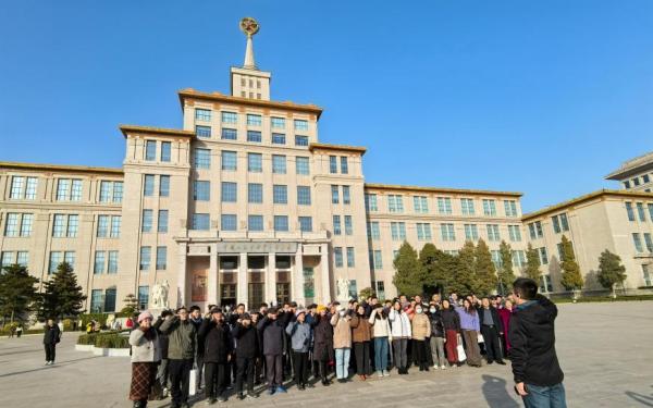 朝阳区开展“首都老兵”志愿者及自主择业军转干部参观见学活动