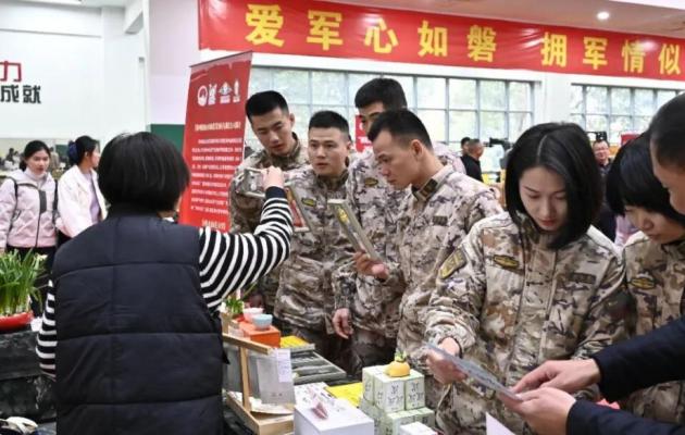 “闽货进军营·双拥促消费”专场活动走进驻闽武警部队、海军部队