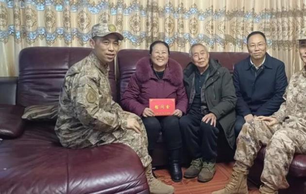 贵州省铜仁军地联合开展“同心向强·共卫国防”春节走访慰问活动