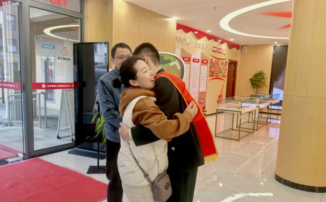 上海市松江区迎接2026年春季退役士兵光荣返乡