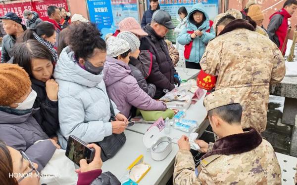 北京市门头沟区军地广泛开展学雷锋志愿服务活动