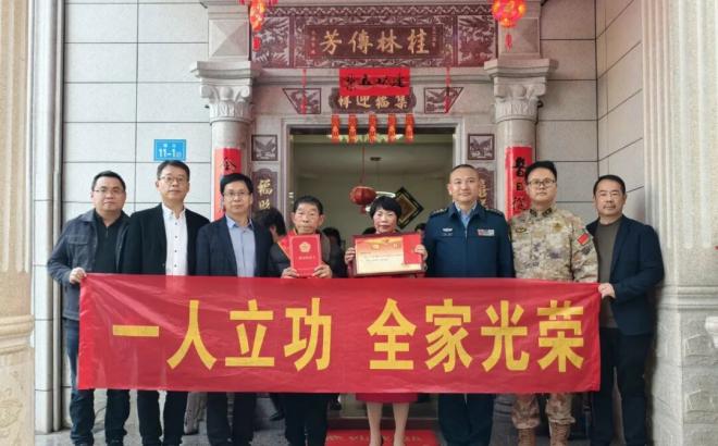 晋江市：开展为立功受奖现役军人家庭送喜报活动