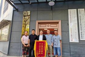 开远市：贴心服务赢民心 锦旗点赞褒扬工作