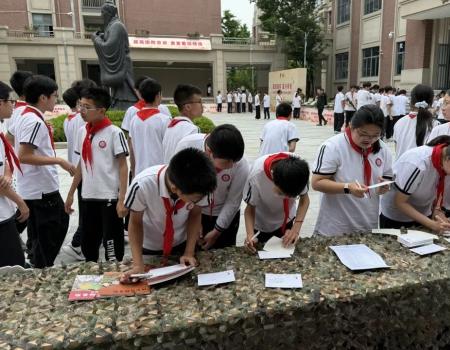 上海市松江烈士陵园亮相国防集市 红色文化浸润少年心