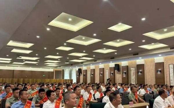 湛江市2026年度安排工作退役士兵迎接仪式暨适应性培训开班