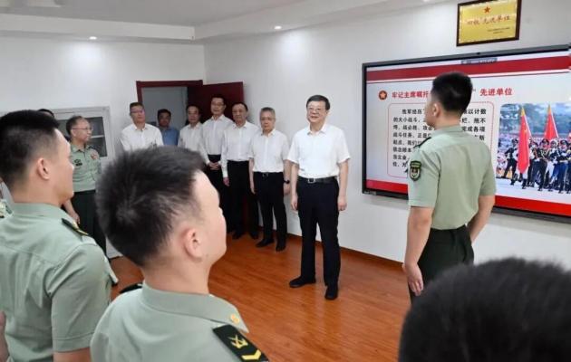 八一建军节到来之际，陈吉宁走访慰问驻沪部队官兵